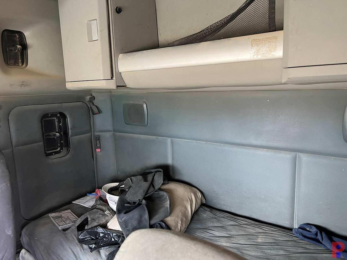 Used 2015 KENWORTH T680 T/A SLEEPER HAUL TRUCK