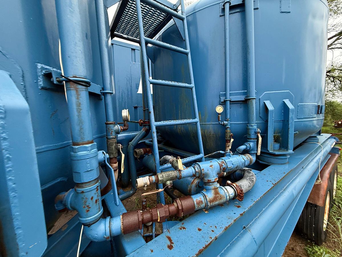 Used DBL POD 660 CF T/A BULK CEMENT TRAILER