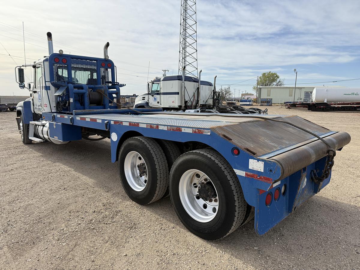 Used 2014 MACK PINNACLE CHU613 T/A 80K HYD. SLICK BACK WINCH TRUCK