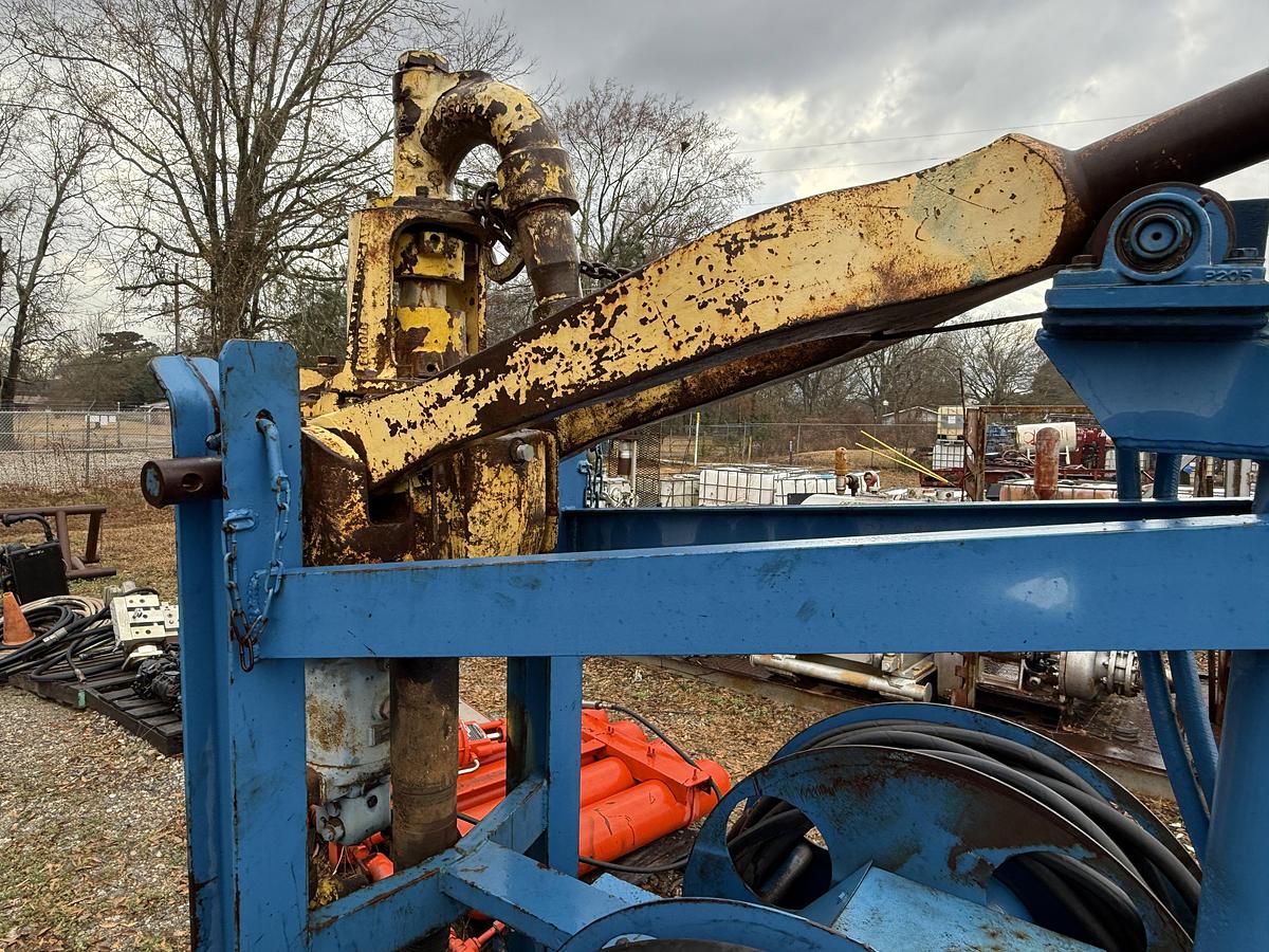 Used BOWEN 2.5 85-TON POWER SWIVEL P/B CATERPILLAR MTD ON T/A GOOSENECK TRAILER