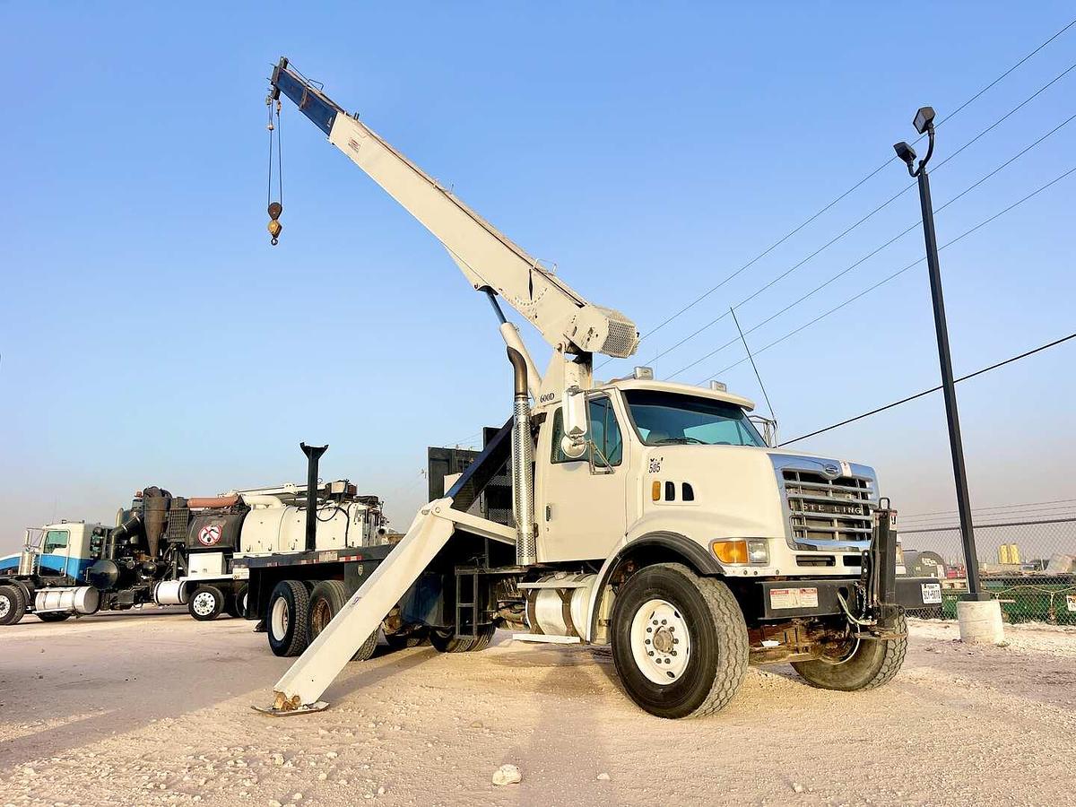 Used 2005 STERLING LT7500 SERIES W/ NATIONAL 600D 18 TON CRANE TRUCK