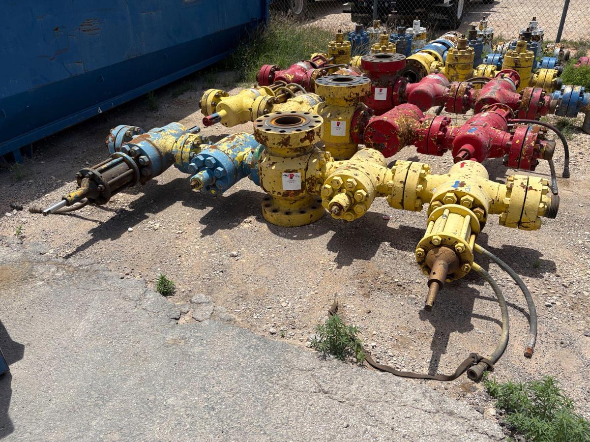 Used 7-1/16” x 4” fluid cross w/ (4) 4” 10k gate valves