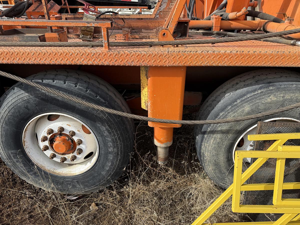 Used TAYLOR DD260HD 5-AXLE WELL SERVICE RIG CHASSIS F/ PARTS ONLY