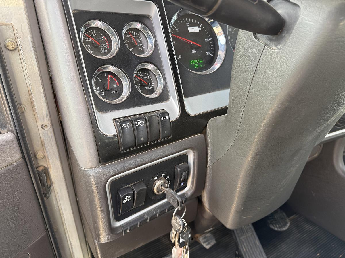 Used 2008 KENWORTH T800 T/A 60K HYD. SLICK BACK WINCH TRUCK