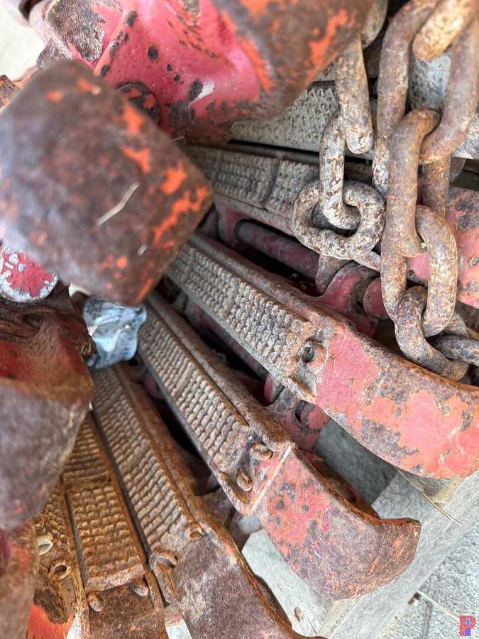 Used PALLET W/ (4) 14-SEGMENT MANUAL SLIPS