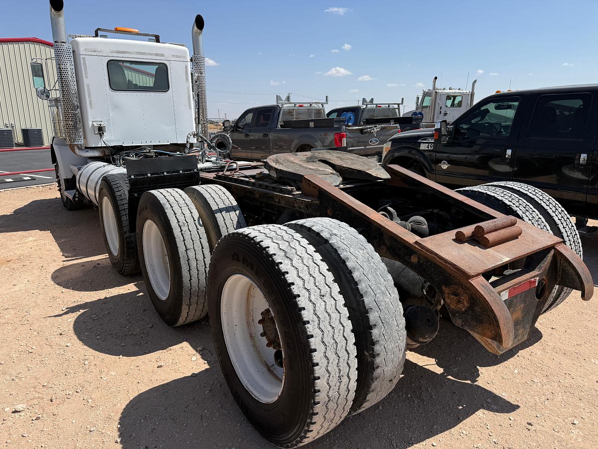 Used 2009 KENWORTH T800 TRI-AXLE HEAVY HAUL DAYCAB TRUCK