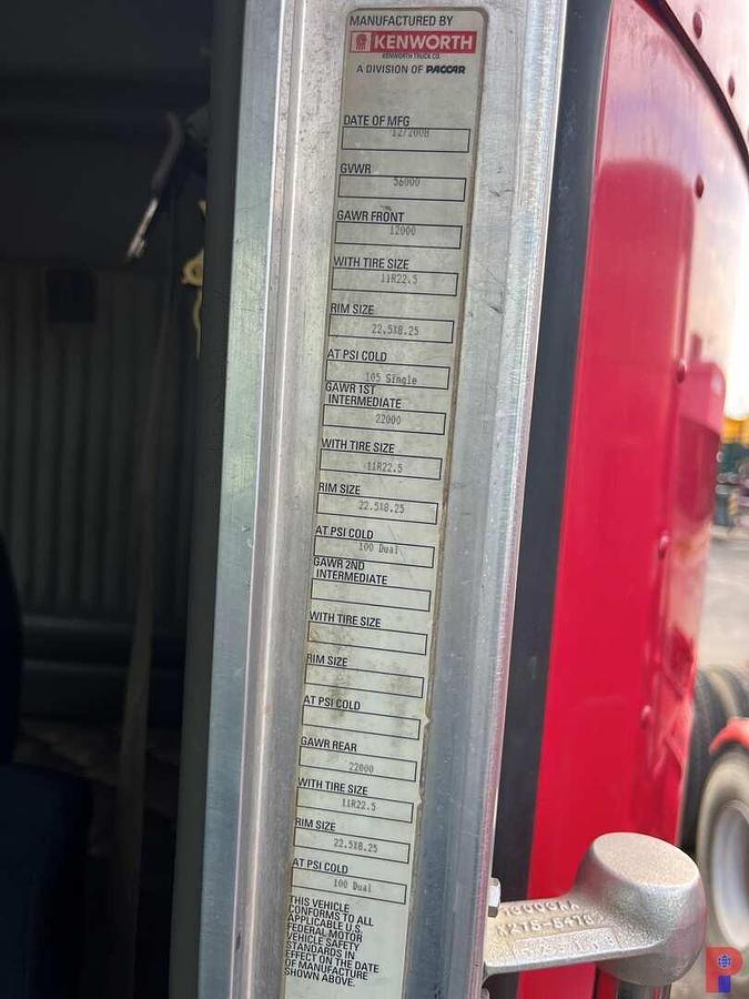 Used 2009 KENWORTH T800 T/A 36” SLEEPER TRUCK