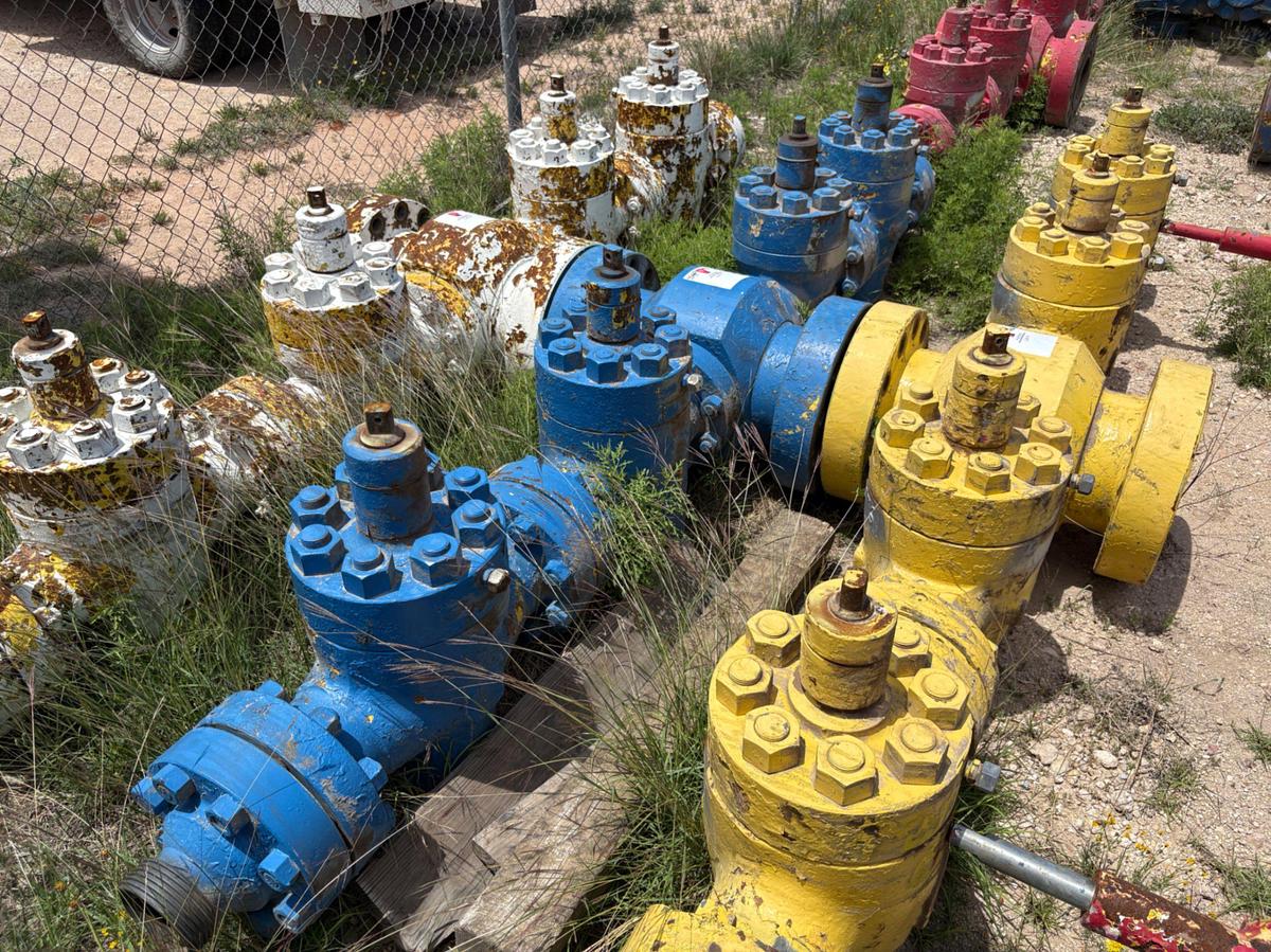 Used 7-1/16” x 4” fluid cross w/ (4) 4” 10k gate valves