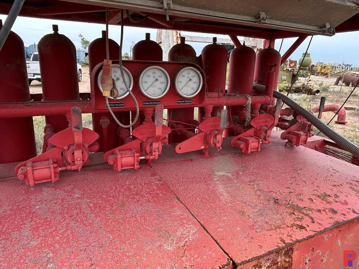 Used KOOMEY 5-STATION 10-BOTTLE ACCUMULATOR CLOSING UNIT W/ TRIPLEX PUMP