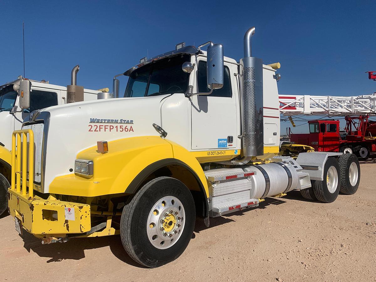 Used 2012 WESTERN STAR 4900 SB T/A 24" Sleeper Truck