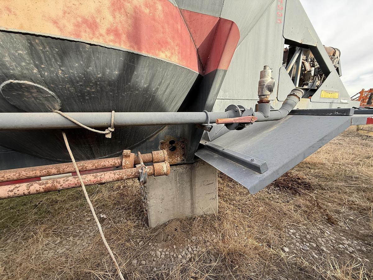 Used 2006 FRUEHAUF PNEUMATIC DRY BULK T/A CEMENT TRAILER