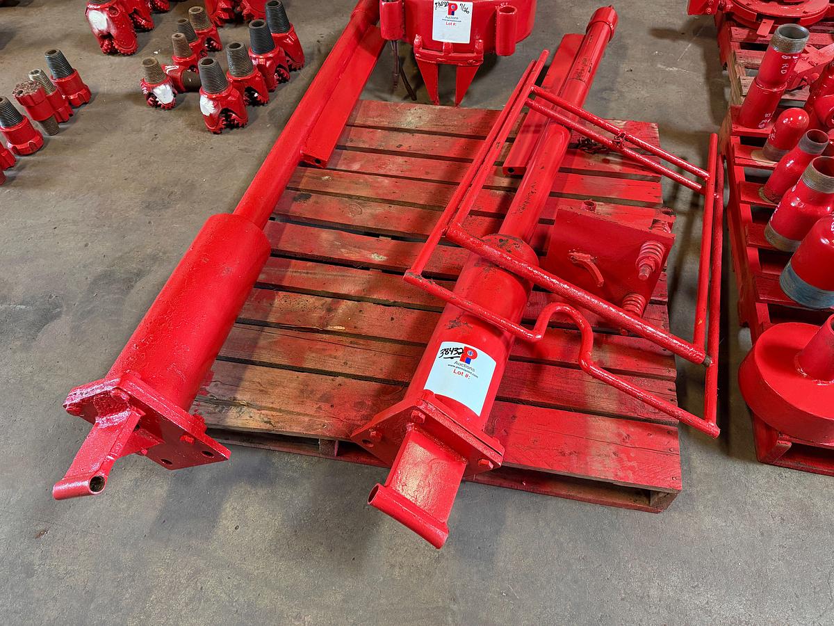 Used PALLET W/ (2) TONG LIFT CYLINDERS, BRKT, & PIPE STAND