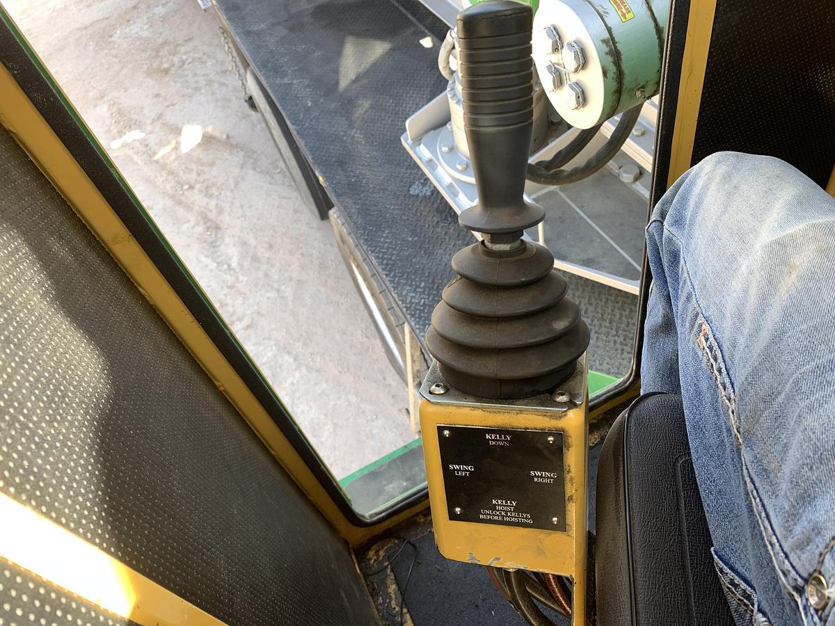 Used SPIRADRILL MHD 80 (REFURBISHED IN 2024) VERTICAL DRILL MTD. ON 2012 KENWORTH T800 TRI AXLE TRUCK