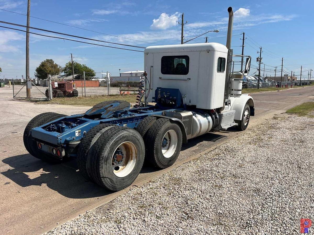 Used 2013 PETERBILT 367 T/A 36” SLEEPER TRUCK