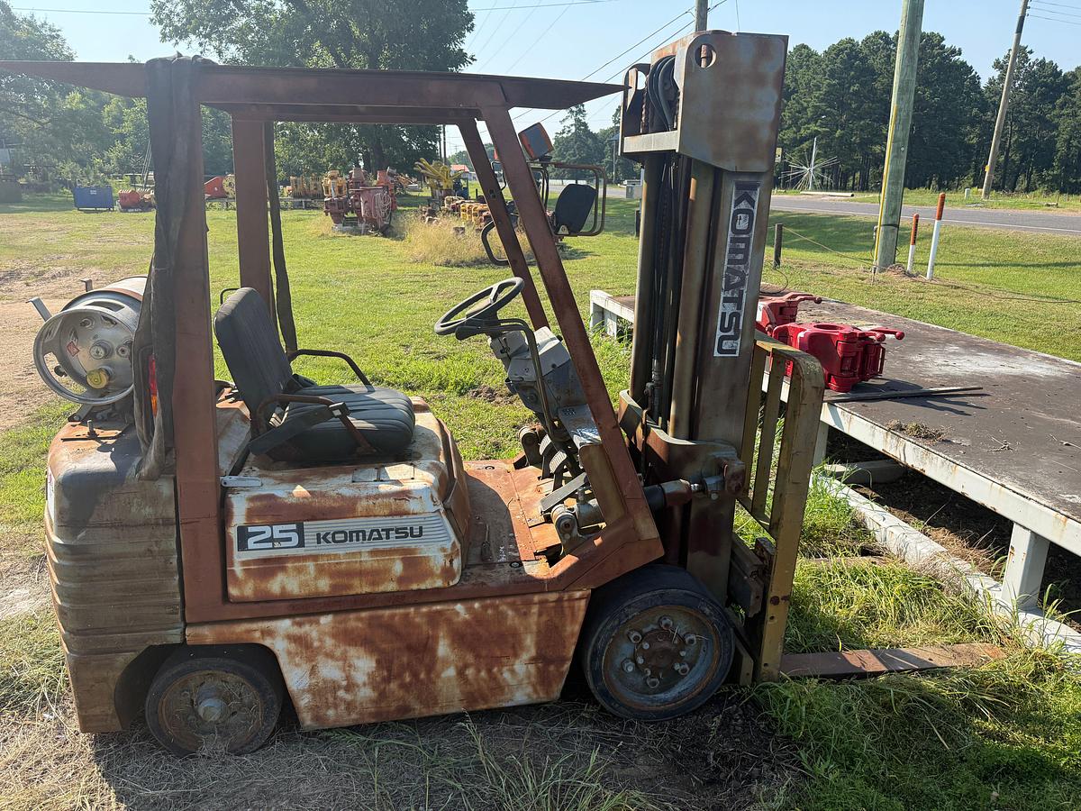 Used KOMATSU FG-25 ST11 LP 4,480 LB. FORKLIFT