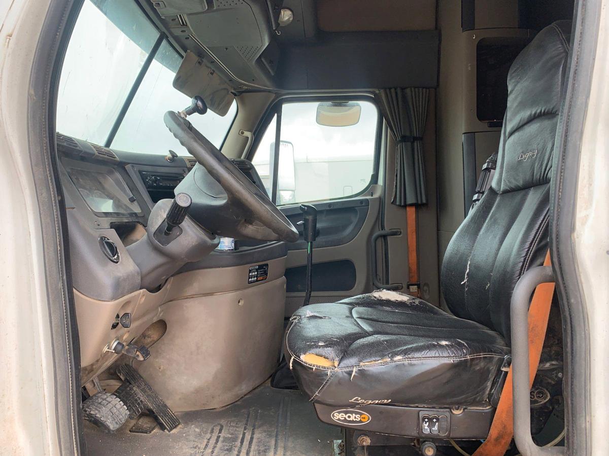 Used 2010 Freightliner Cascadia Sleeper Truck