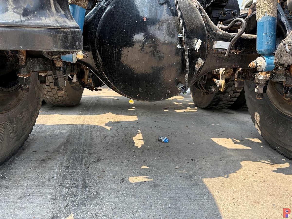 Used 2013 PETERBILT 367 T/A SLEEPR TRUCK