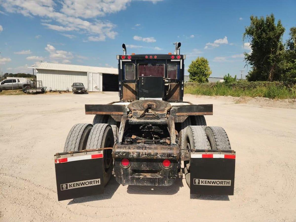 Used 1995 Kenworth T800B T/A SLEEPER TRUCK