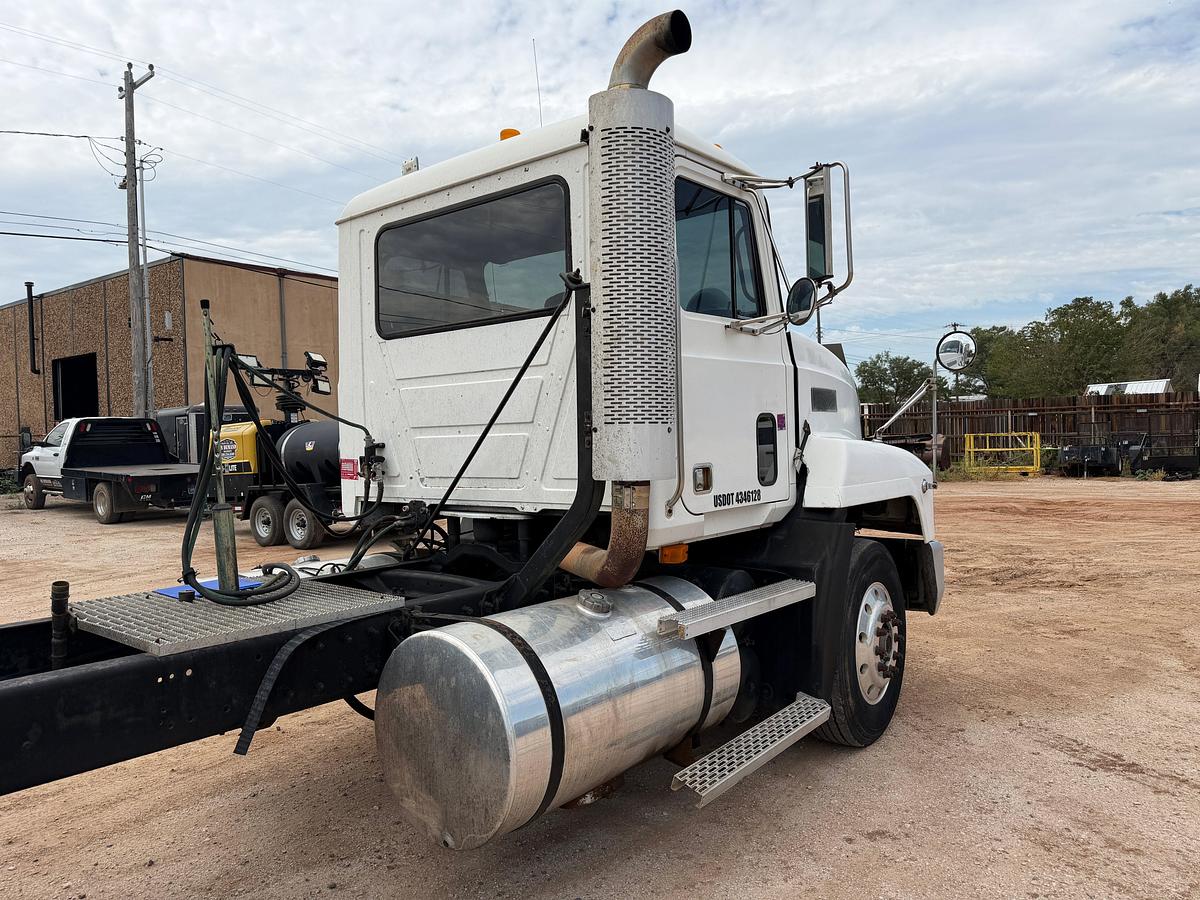 Used 1992 Mack CH613 DAYCAB Haul Truck