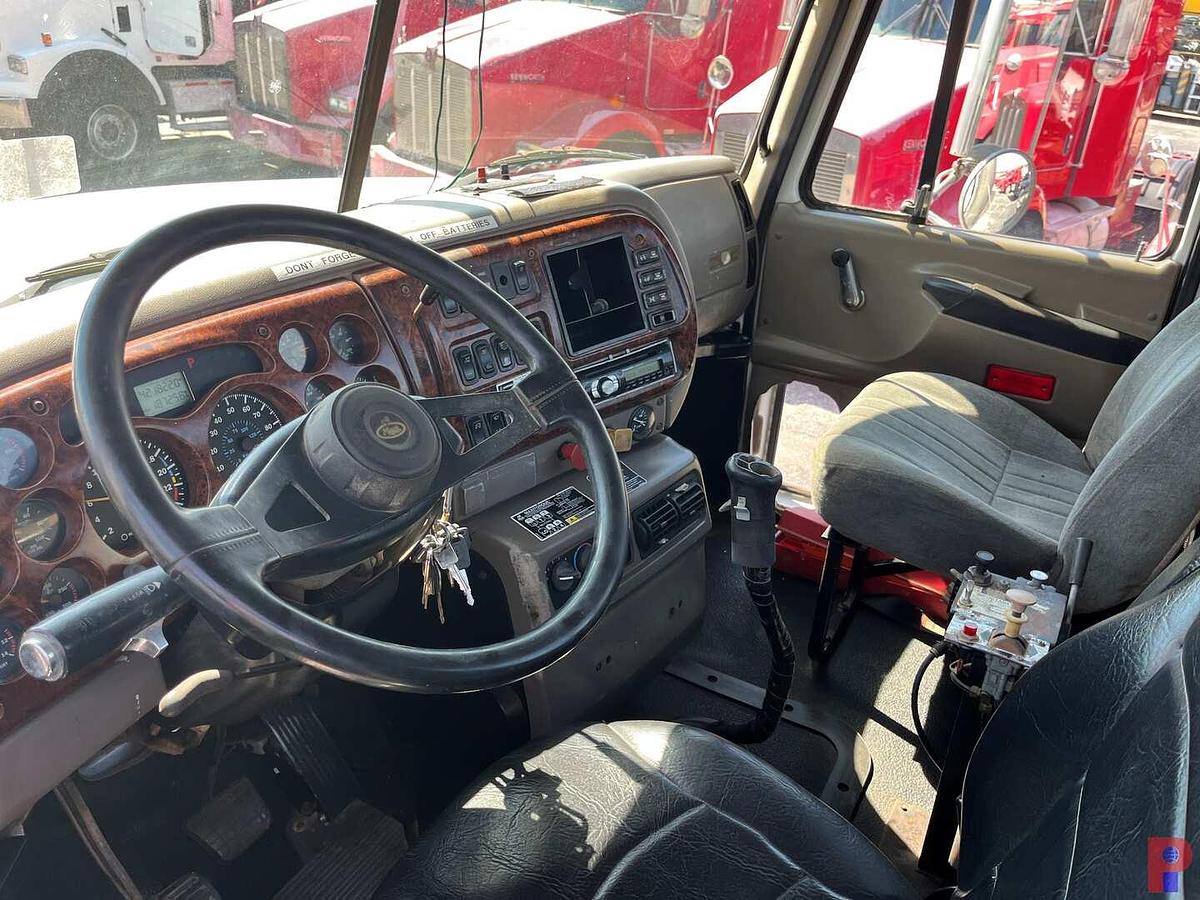 Used 2001 MACK CH613 TRI AXLE 45K LBS. WINCH TRUCK