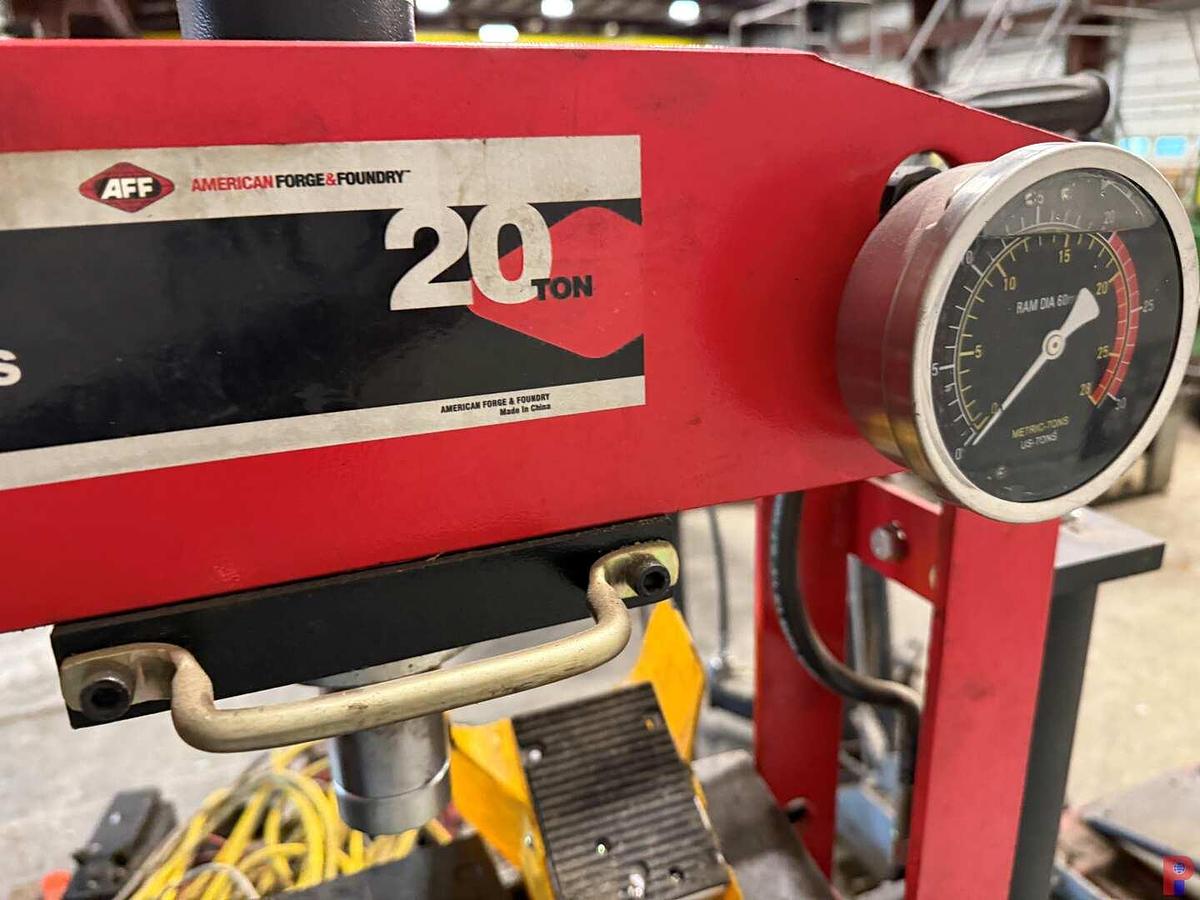 Used LOT OF (2) HD FLOOR, TRANS. & (2) CLUTCH JACKS, PALLET OF PLHYD. FOOT PUMPS, HOSES, JACKS, 20 TON PRESS JACK