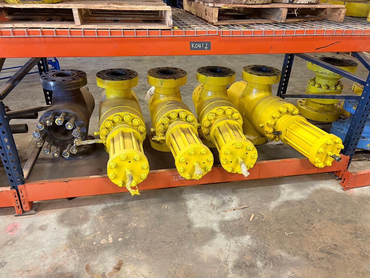 Used (5x$) (4) 5-1/8” 10k hydraulic gate valves & (1) 5-1/8” 5k valve body