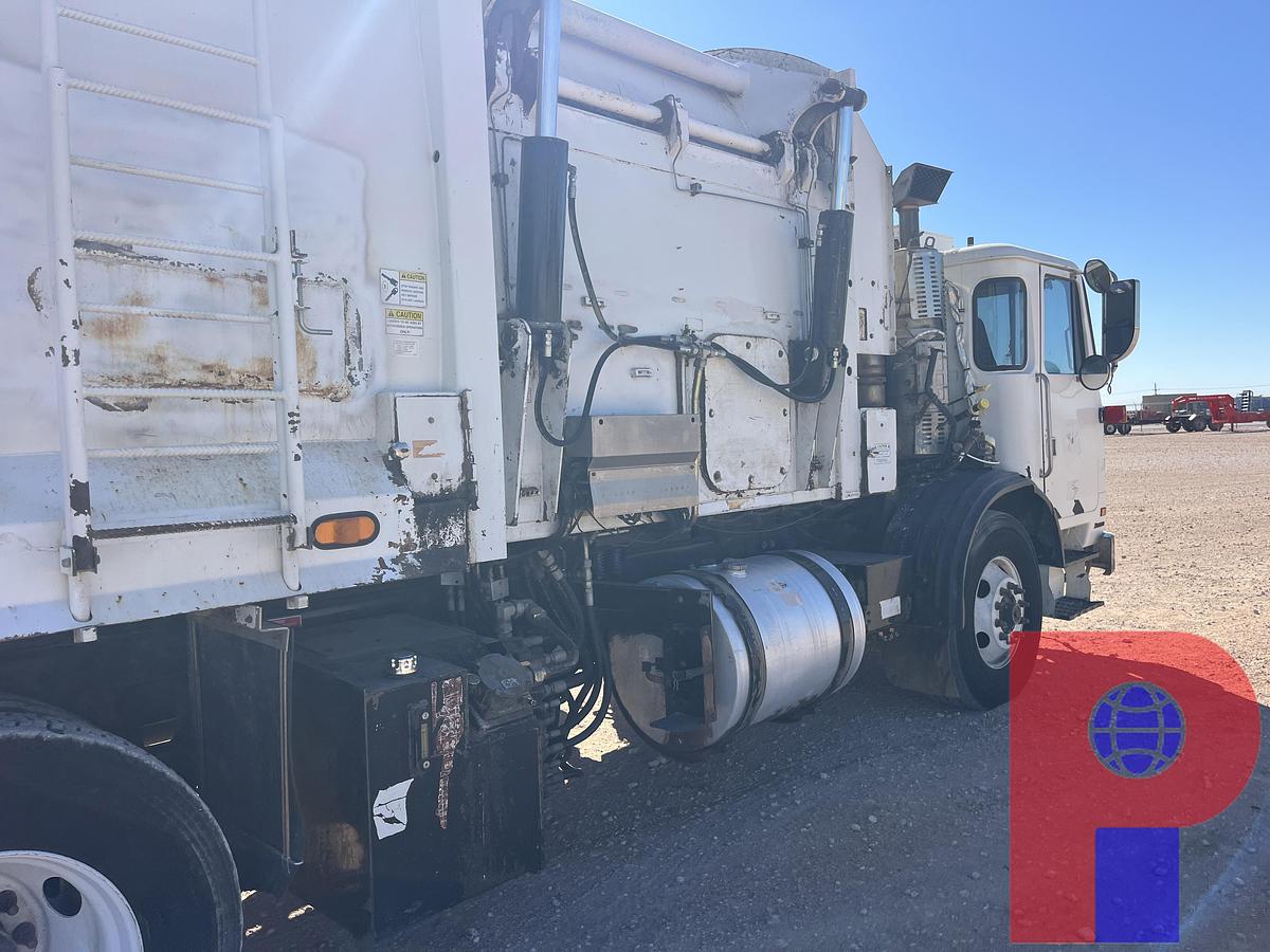 Used 2014 AUTOCAR XPEDITOR T/A 29YD CAB OVER TRASH TRUCK