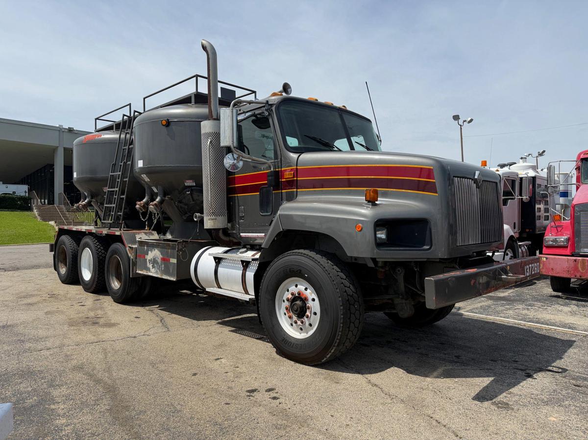 Used 2005 International Paystar 5600I Bobtail Bulk Cement Truck