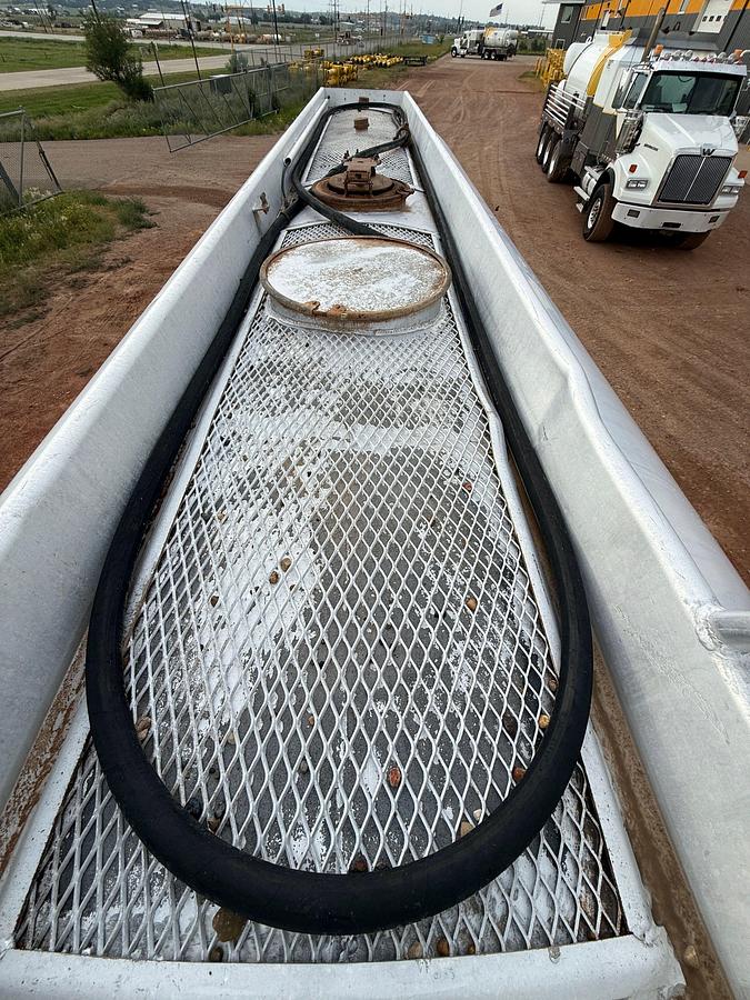 Used 5,250 GALLON ALUMINUM 2-AXLE TANK PUP TRAILER
