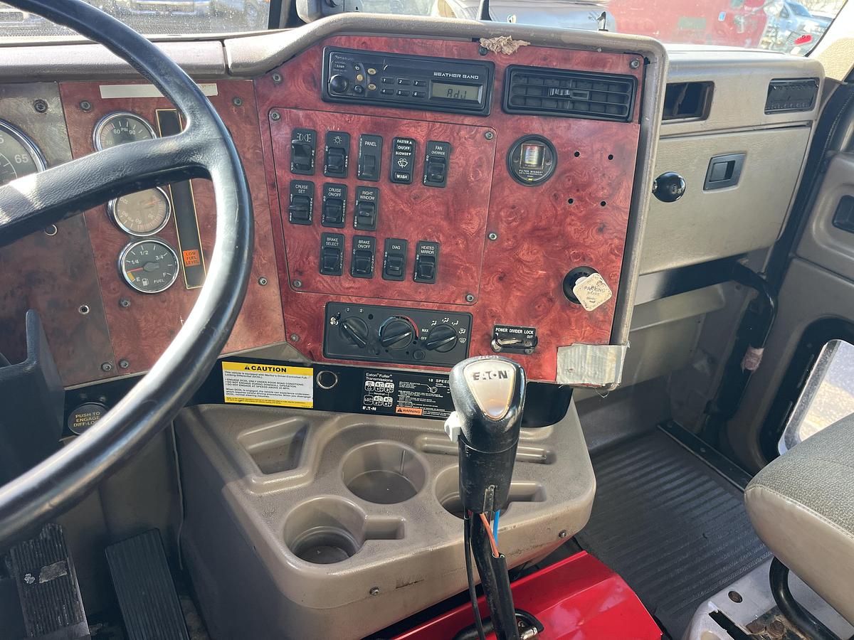 Used 2004 INTERNATIONAL  PAYSTAR 5600I TRI AXLE 660 CF CEMENT BULK TRUCK