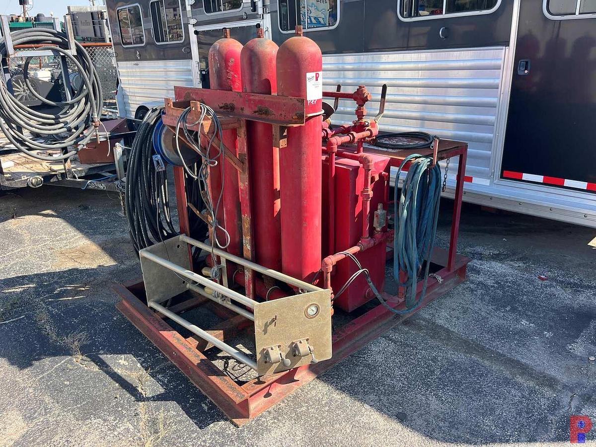 Used INCOMPLETE 3-STATION ACCUMULATOR CLOSING UNIT SKIDDED