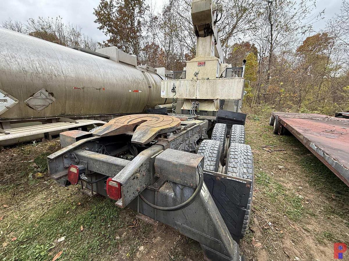 Used 2000 FRIEGHTLINER  FLD 120SD T/A W/ NATIONAL 600C CRANE TRUCK