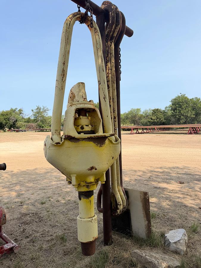 Used IDEAL TYPE F NSCO 300-TON ROTARY DRILLING SWIVEL