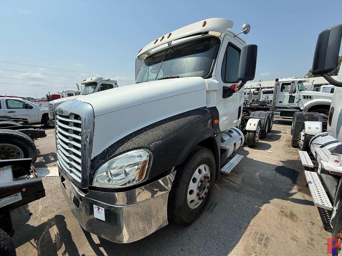 Used 2018 FREIGHTLINER CASCADIA TRI AXLE DAY CAB TRUCK TRACTOR