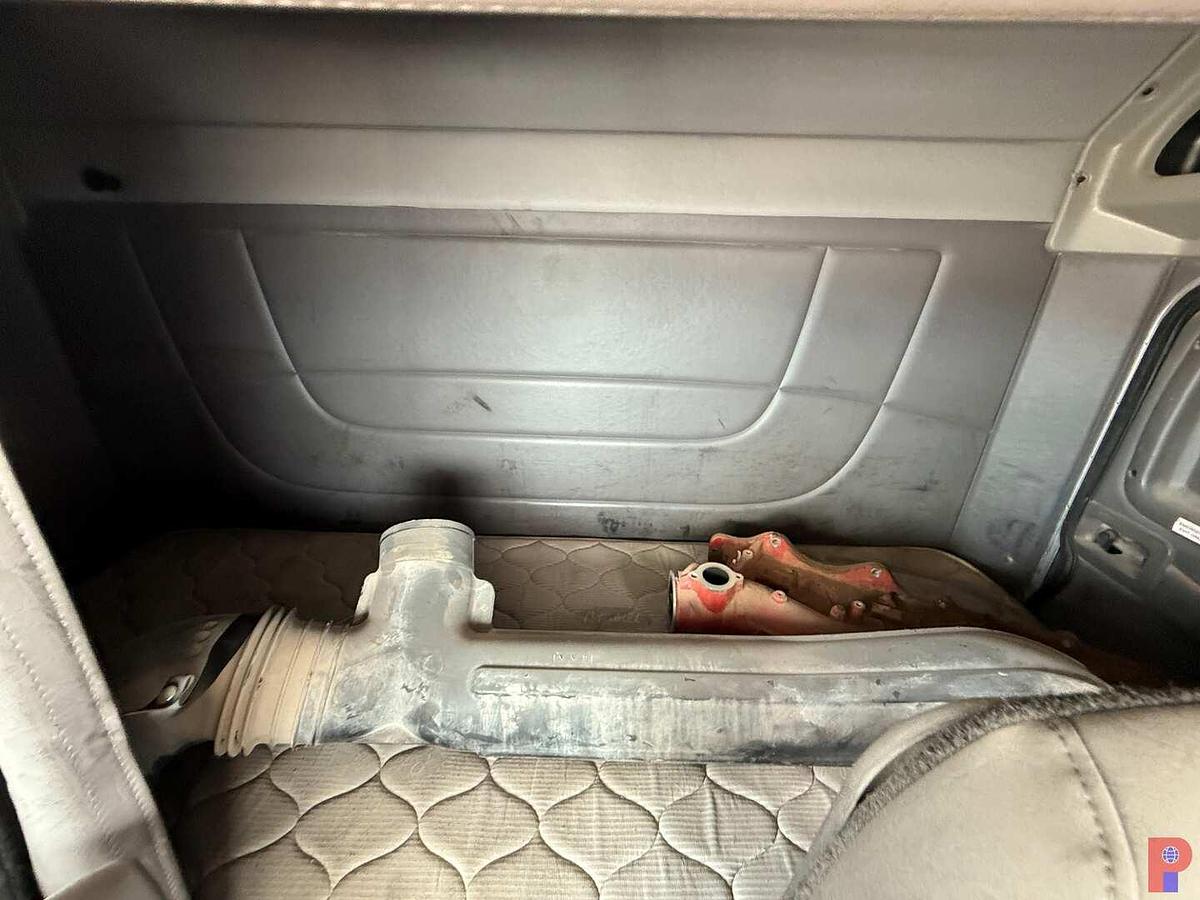 Used 2013 PETERBILT 388 T/A SLEEPER HAUL TRUCK, INOP.