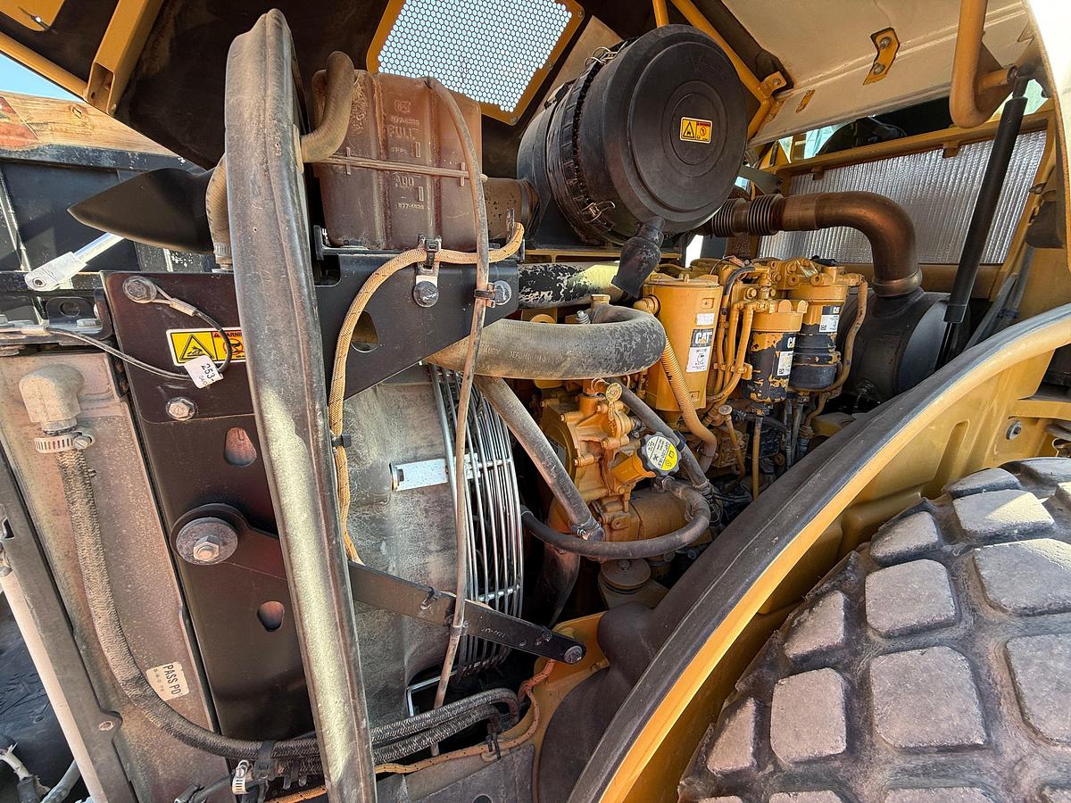 Used 2013 CATERPILLAR CS56B VIBRATORY SMOOTH DRUM COMPACTOR