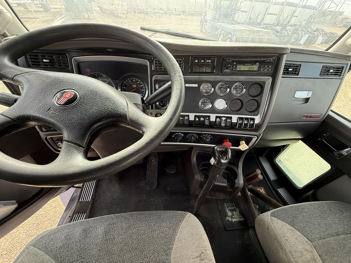 Used 2008 KENWORTH T800 T/A 60K HYD. SLICK BACK WINCH TRUCK