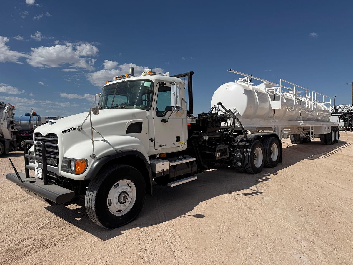 Used 2006 MACK CV713 T/A DAYCAB KILL TRUCK & 130BBL KILL TRAILER