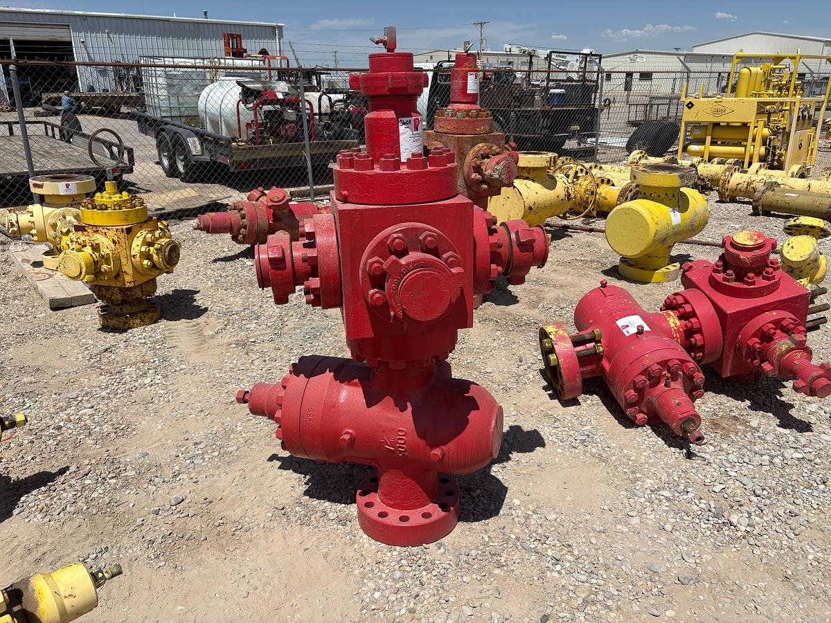 Used (5x$) (5) 7-1/16” 5k gate valves w/ (5) 7” x 4” 6-way fluid crosses