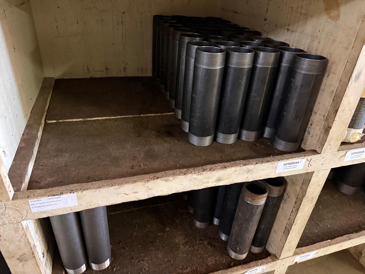 Used SECTION OF (100+) MOSTLY SCH-40 2” THRU 4” PIPE NIPPLES SOME HEAVY WALL