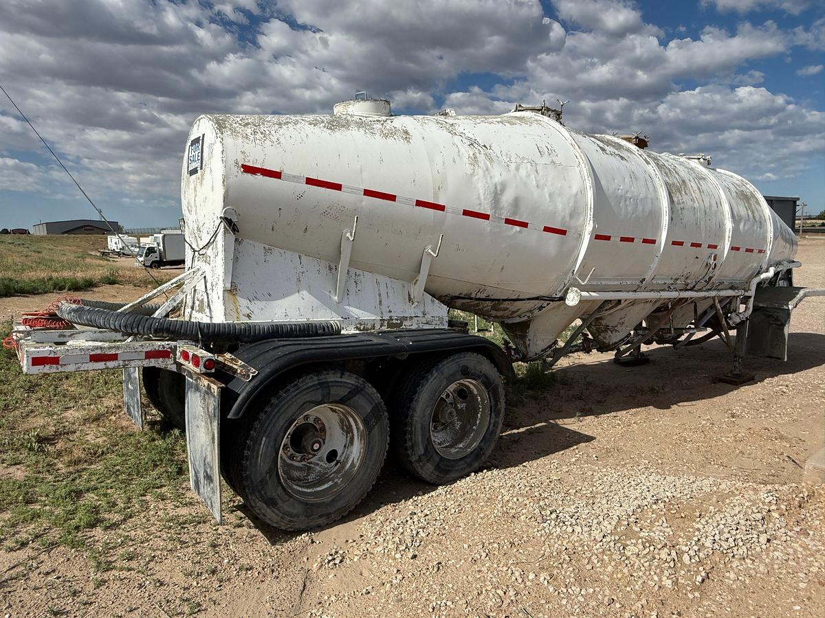 Used 1966 FRUEHAUF   T/A PNEUMATIC DRY BULK TRAILER