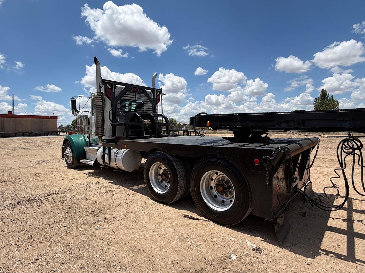 Used 2007 KENWORTH W900 T/A DAYCAB WINCH BED TRUCK