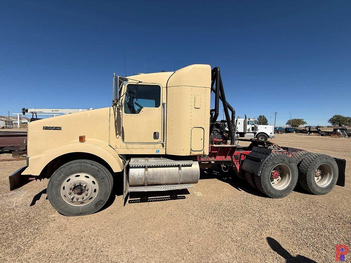 Used 2008 KENWORTH T800 T/A 36” SLEEPER 45K LBS. WINCH TRUCK