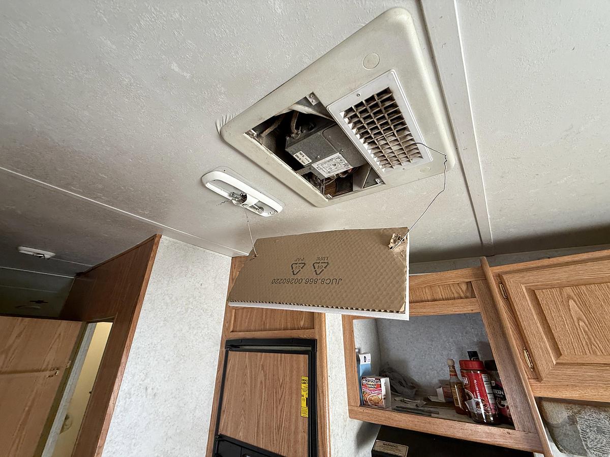 Used 2003 DUTCHMEN 25’ SPORT T/A FIFTH WHEEL PULL CAMPER TRAILER