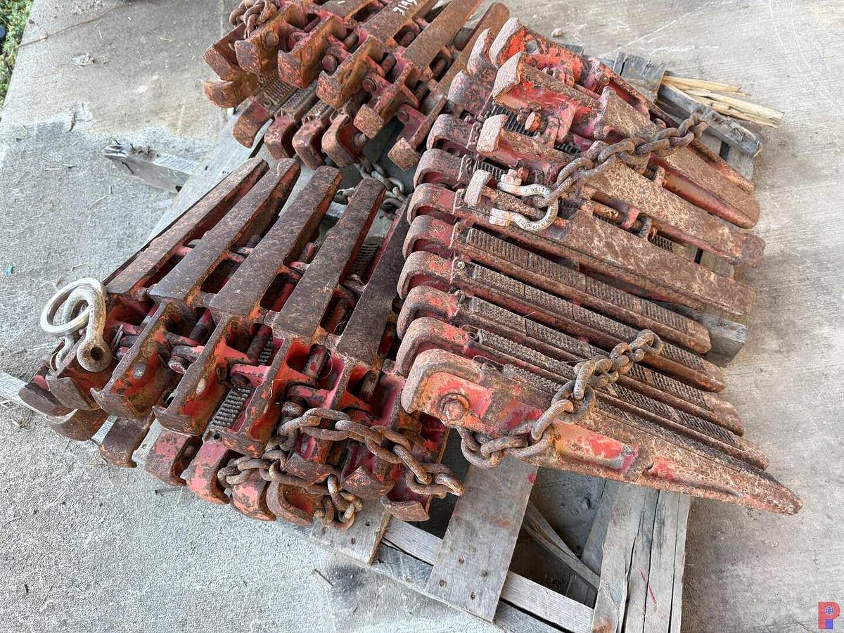 Used PALLET W/ (4) 14-SEGMENT MANUAL SLIPS