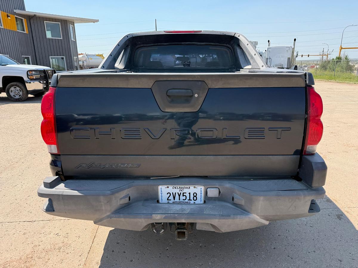 Used 2004 CHEVROLET AVALANCHE 2WD CREW CAB PICKUP TRUCK