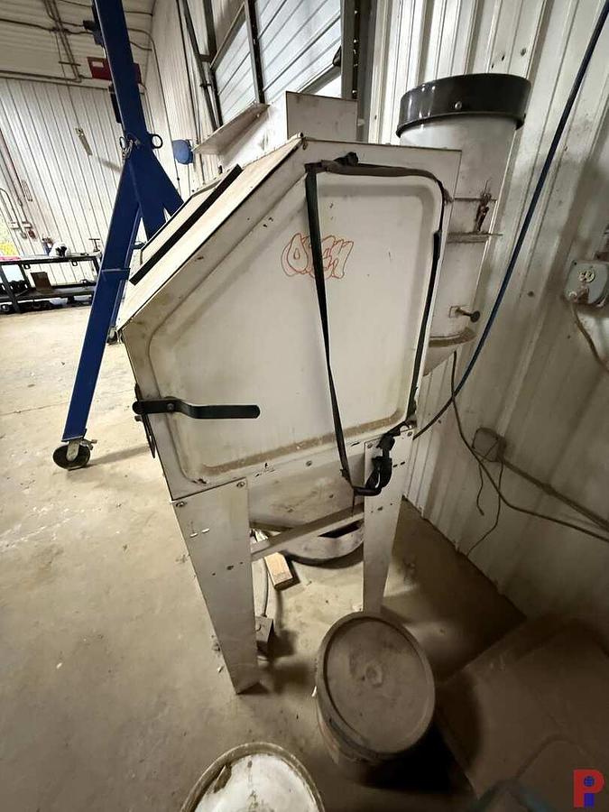 Used CENTRAL PNEUMATIC 48” INDUSTRIAL BLAST CABINET