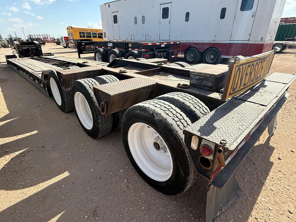 Used 2005 EAGER BEAVER 50GSL 3-AXLE 40’ X 102” RGN TRAILER