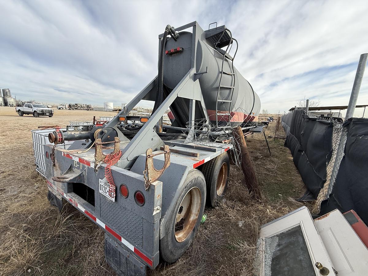 Used 2006 FRUEHAUF PNEUMATIC DRY BULK T/A CEMENT TRAILER
