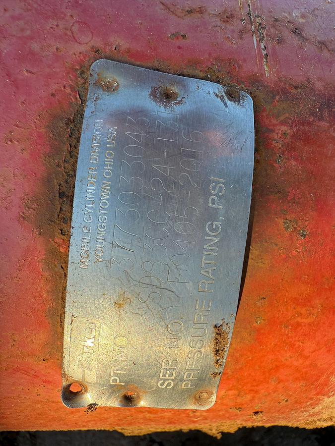 Used (4) ASSORTED HYDRAULIC RAISING RAMS F/ WELL SERVICE RIGS